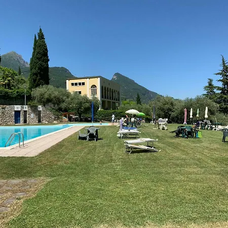 Apartamento Sky&Pool Dom Riva del Garda Exterior foto